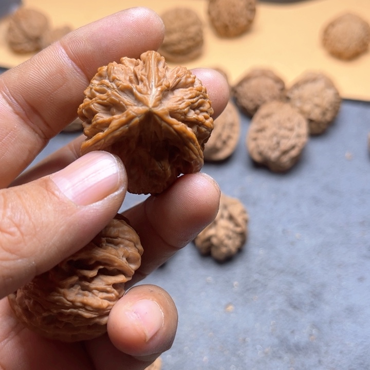 文玩核桃手串?****起三棱