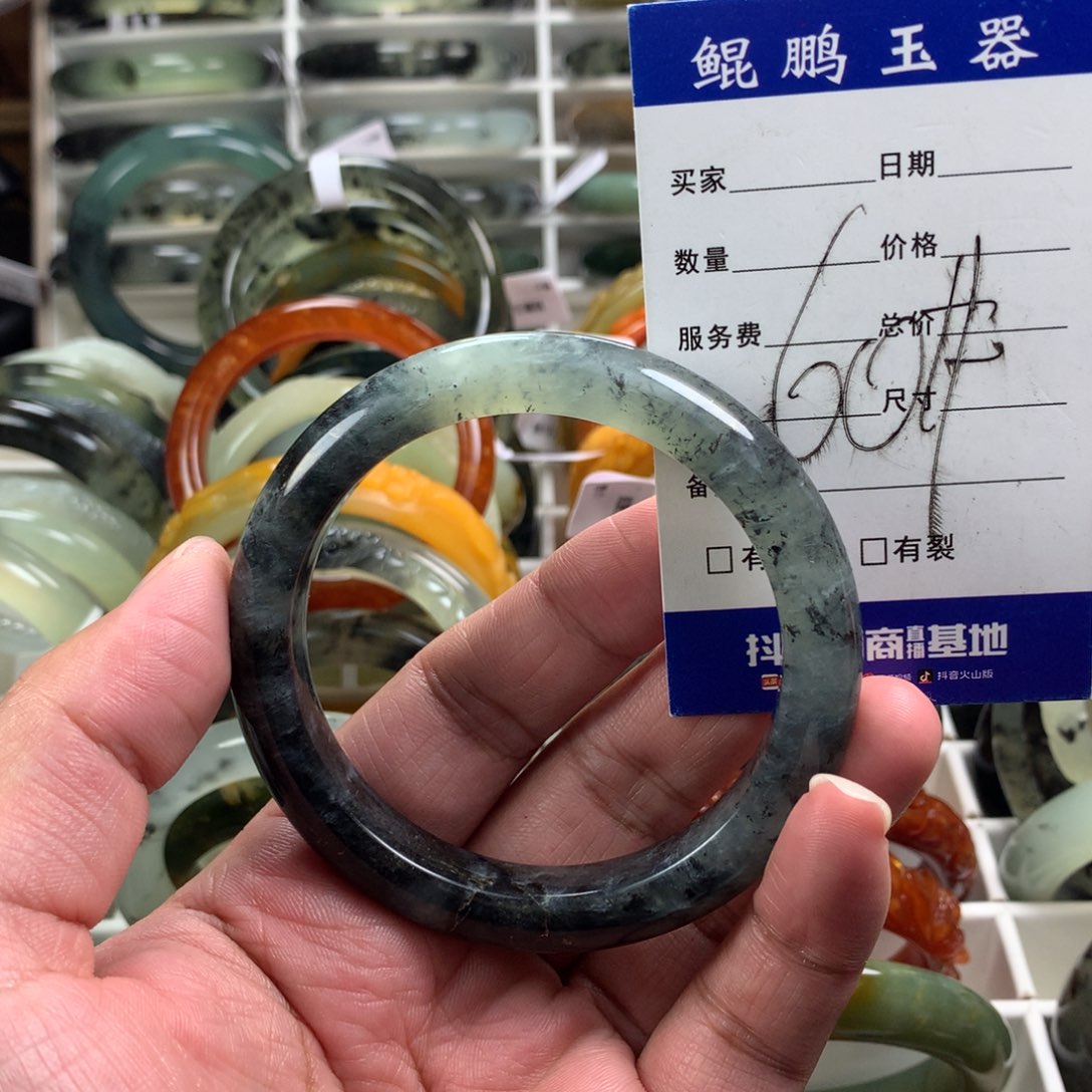 蛇纹石玉手镯未镶嵌