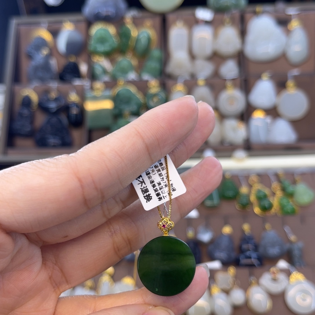 和田玉吊坠18K金镶嵌