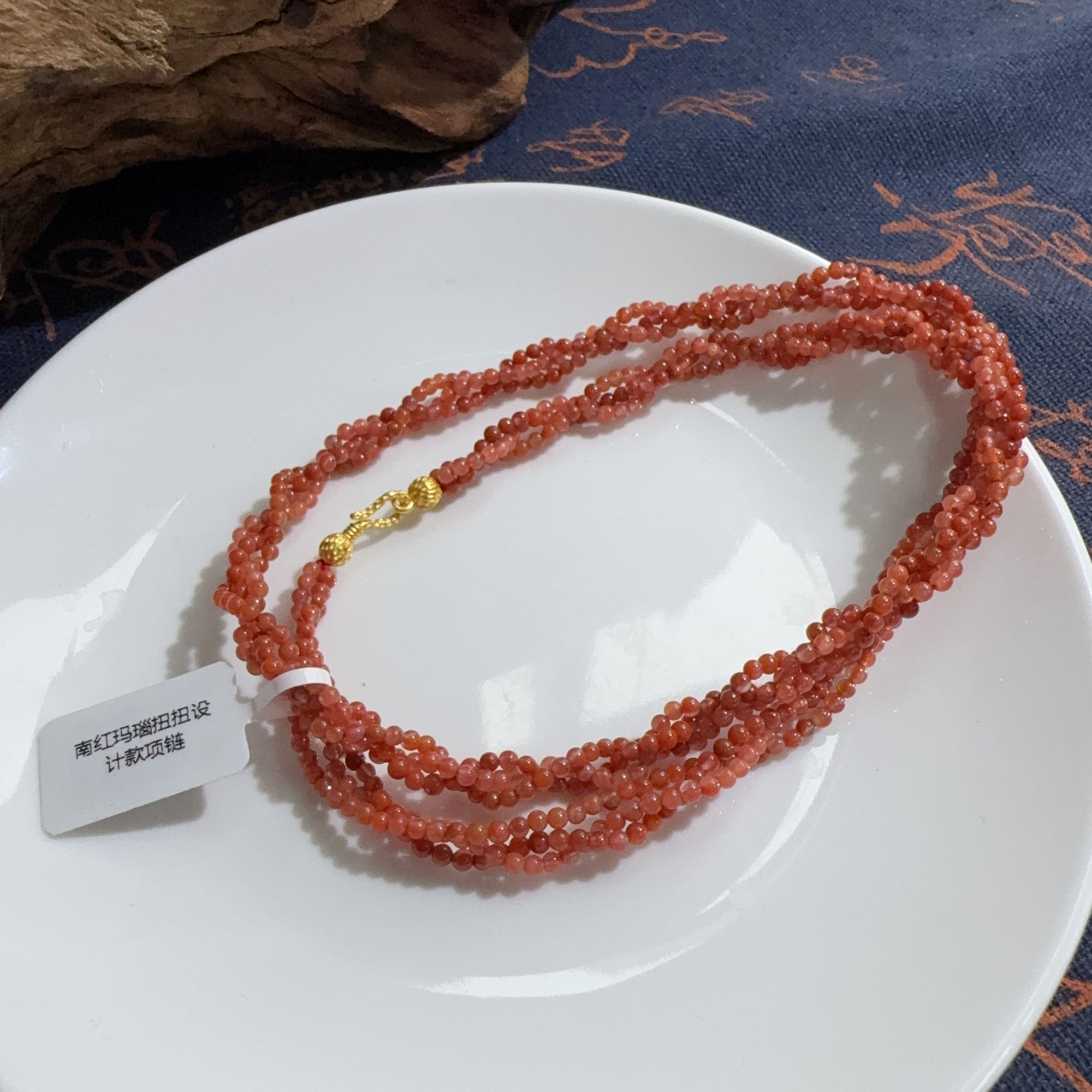 南红玛瑙扭扭设计款项链