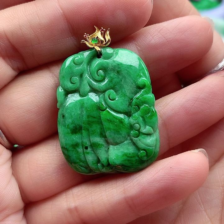 翡翠颈饰18K金镶嵌翡翠