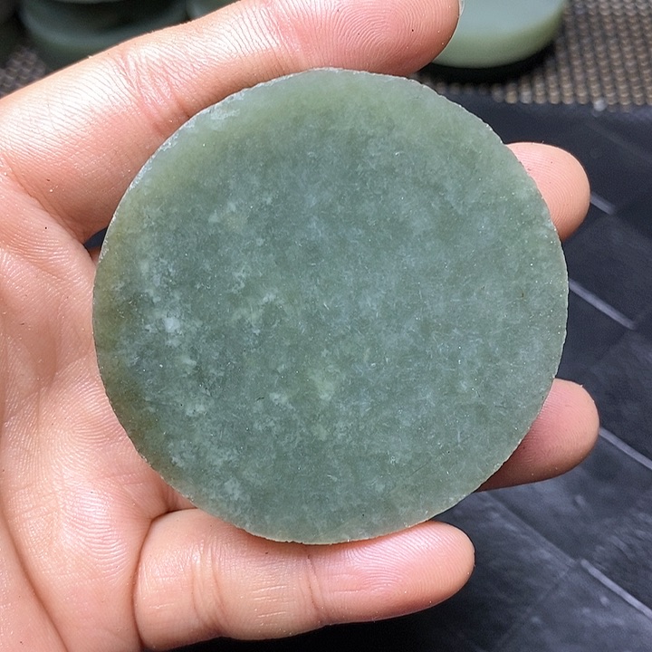 和田玉毛料未镶嵌中****?