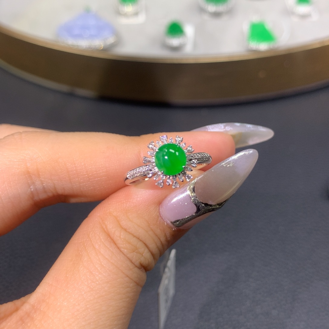 翡翠戒指18K金镶嵌翡翠