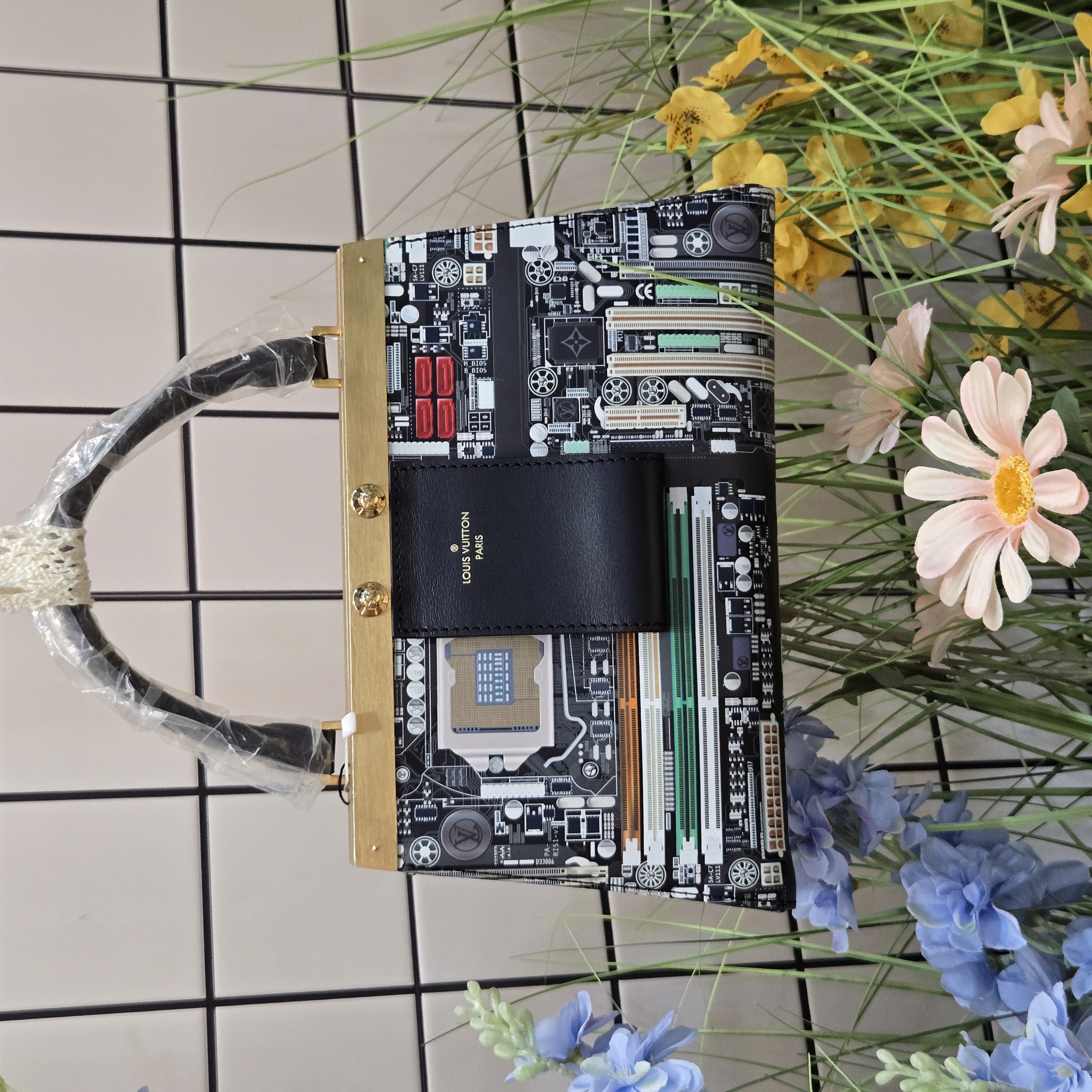 99新 LouisVuitton/路易威登 达达/18年限量电路板蛙口手提包