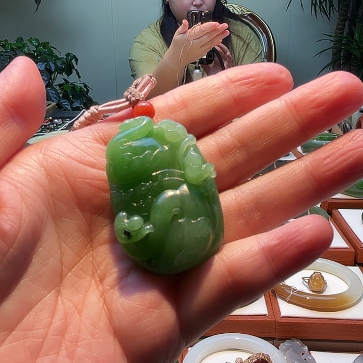 颈饰未镶嵌和田玉秋**美