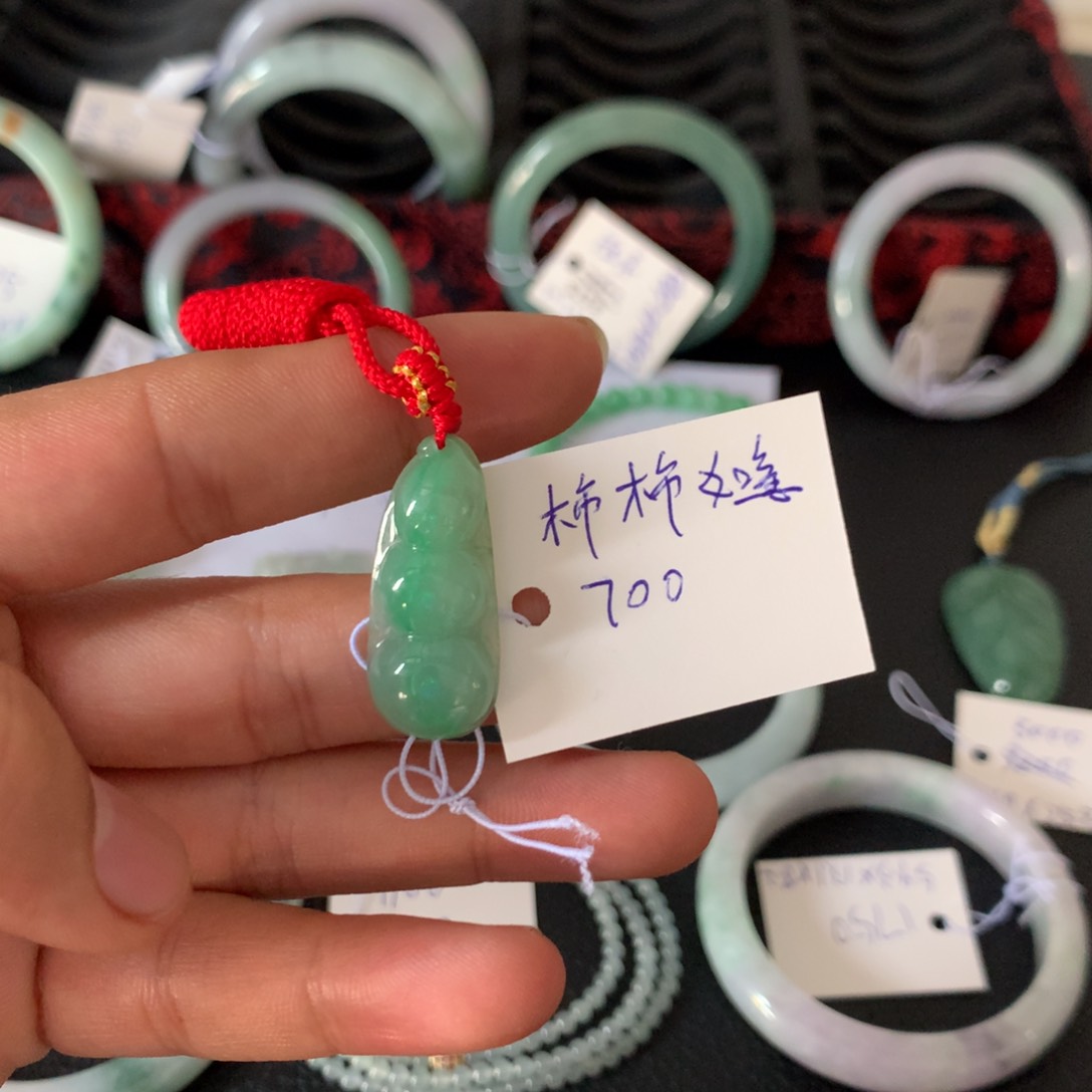 定制翡翠未镶嵌柿**意定制翡翠挂件