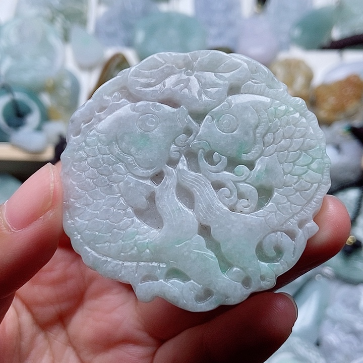 翡翠吊坠(不含链)未镶嵌翡翠^_^