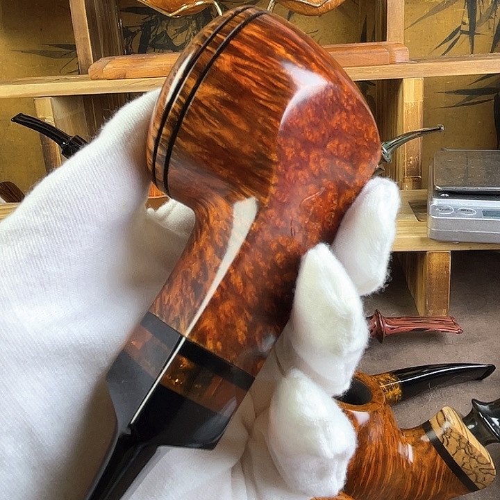 自由式牛头斗。  