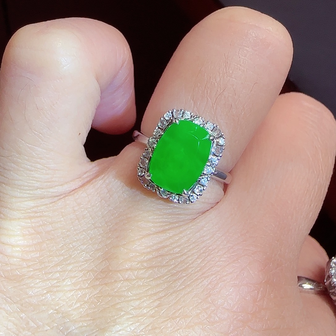 翡翠18K金镶嵌戒指