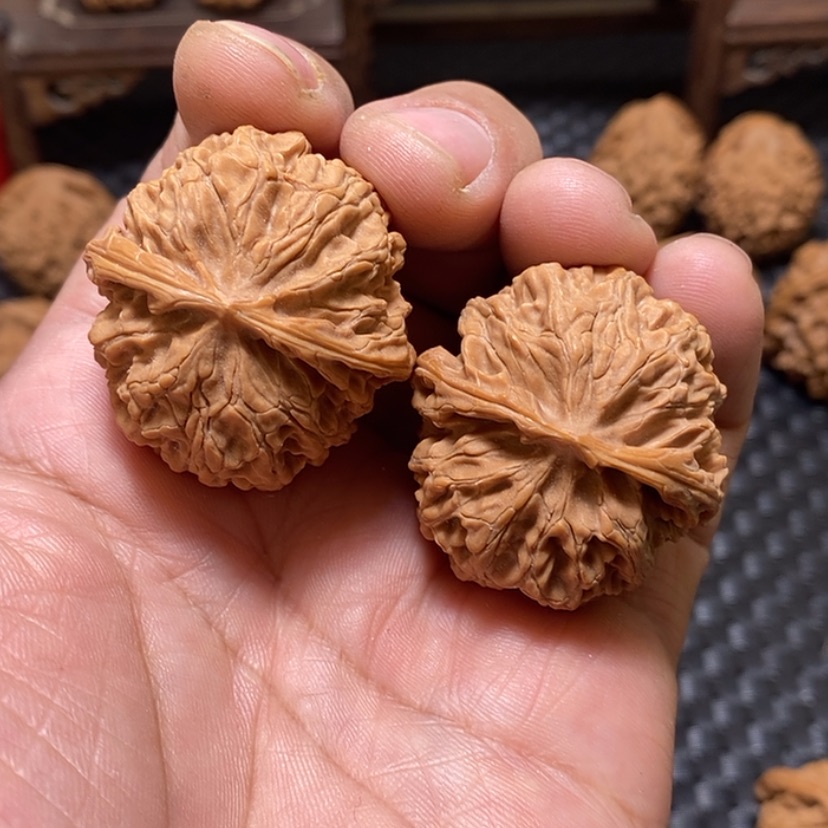 【闪购商品】文玩核桃吊坠7号，37尺，有修苹果园