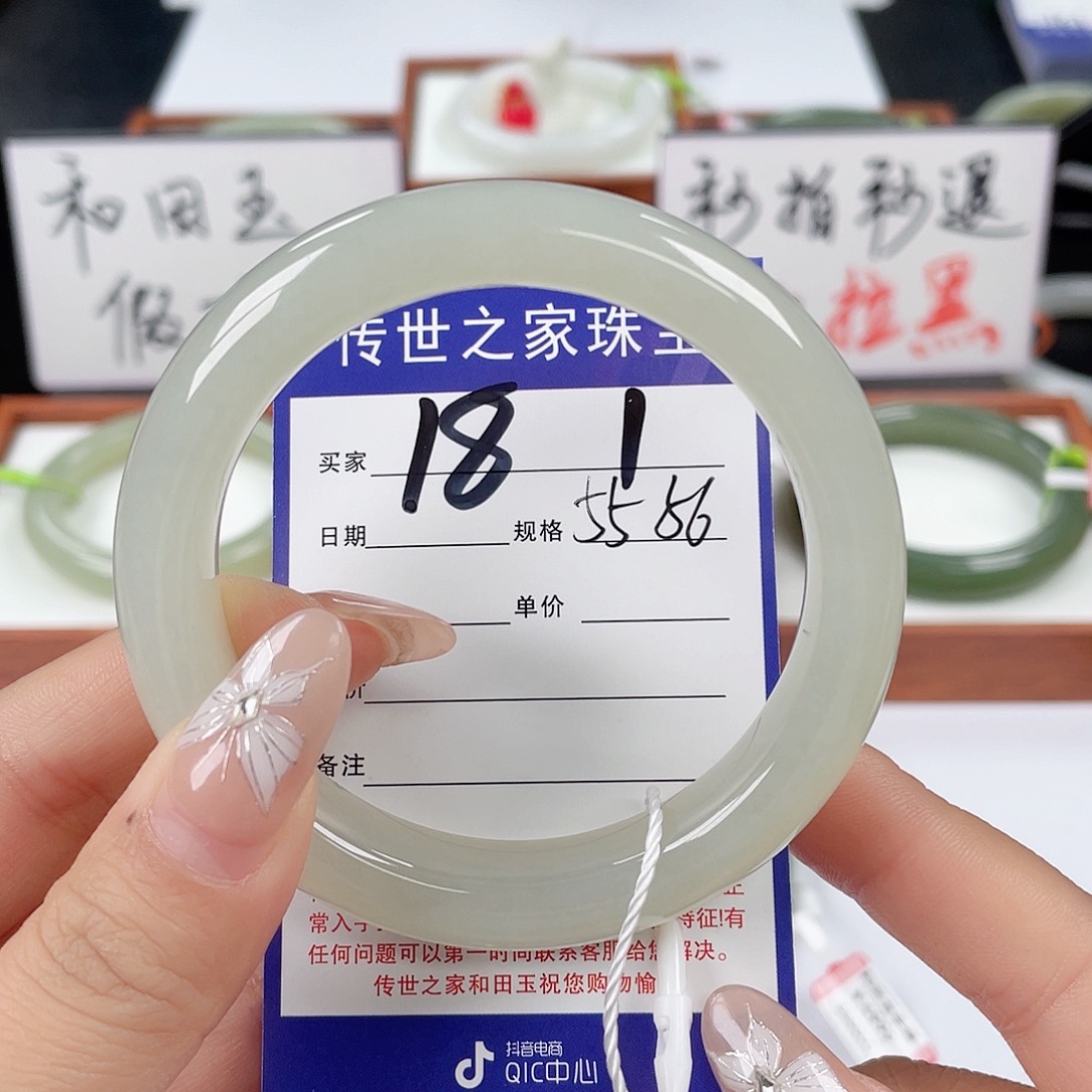 和田玉手镯未镶嵌