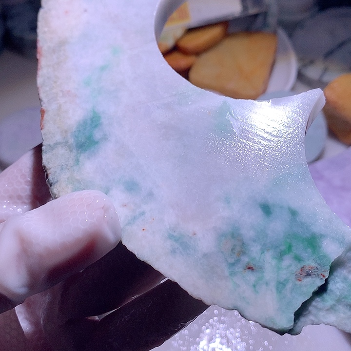 翡翠未镶嵌颈饰边角料