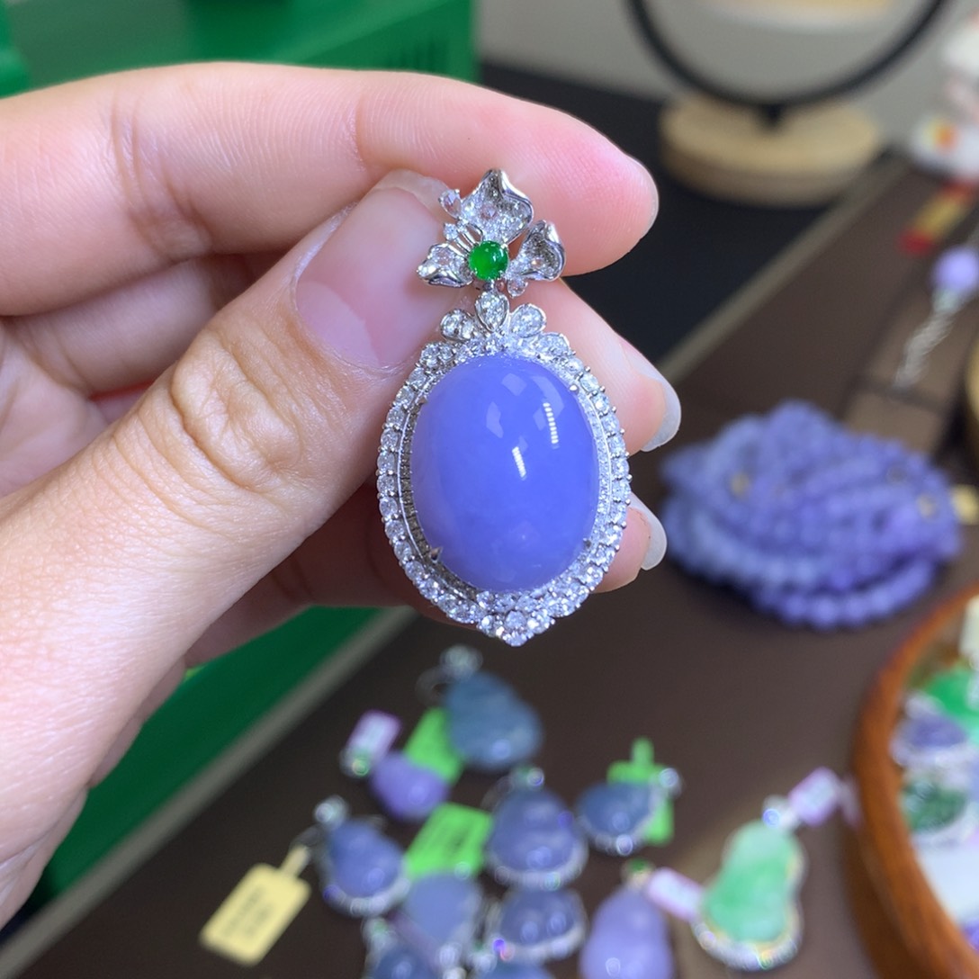 翡翠颈饰18K金镶嵌翡翠