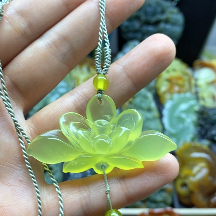 未镶嵌蛇纹石玉挂件