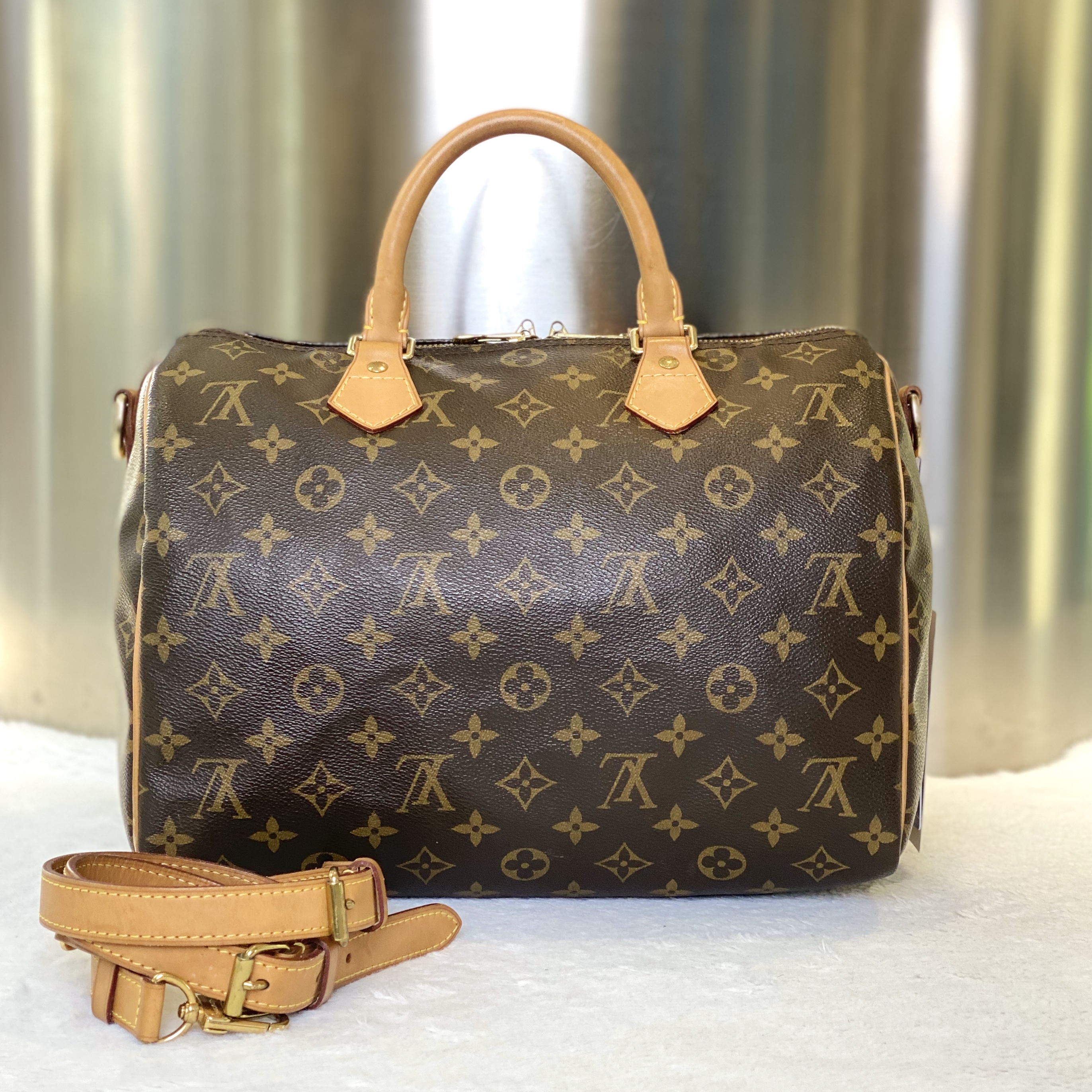 99新 LouisVuitton/路易威登 古有98新LV30枕头肩带款斜挎包3239