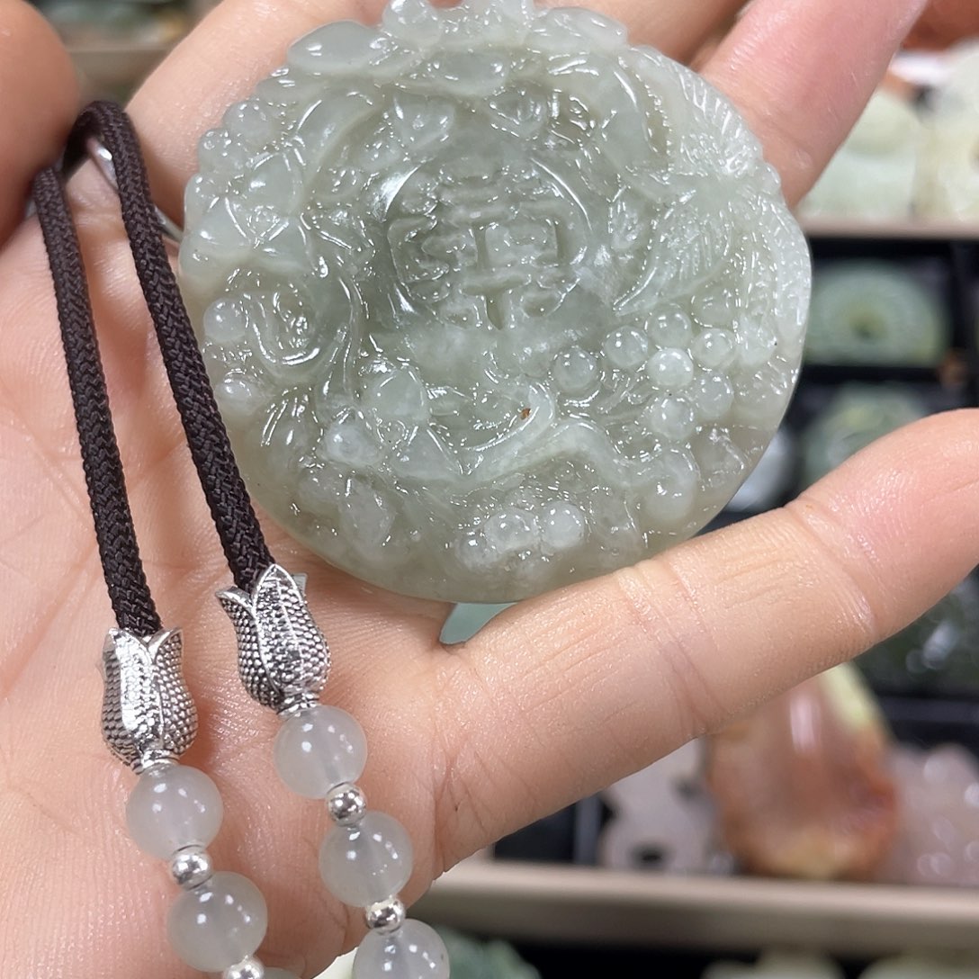 蛇纹石玉颈饰未镶嵌