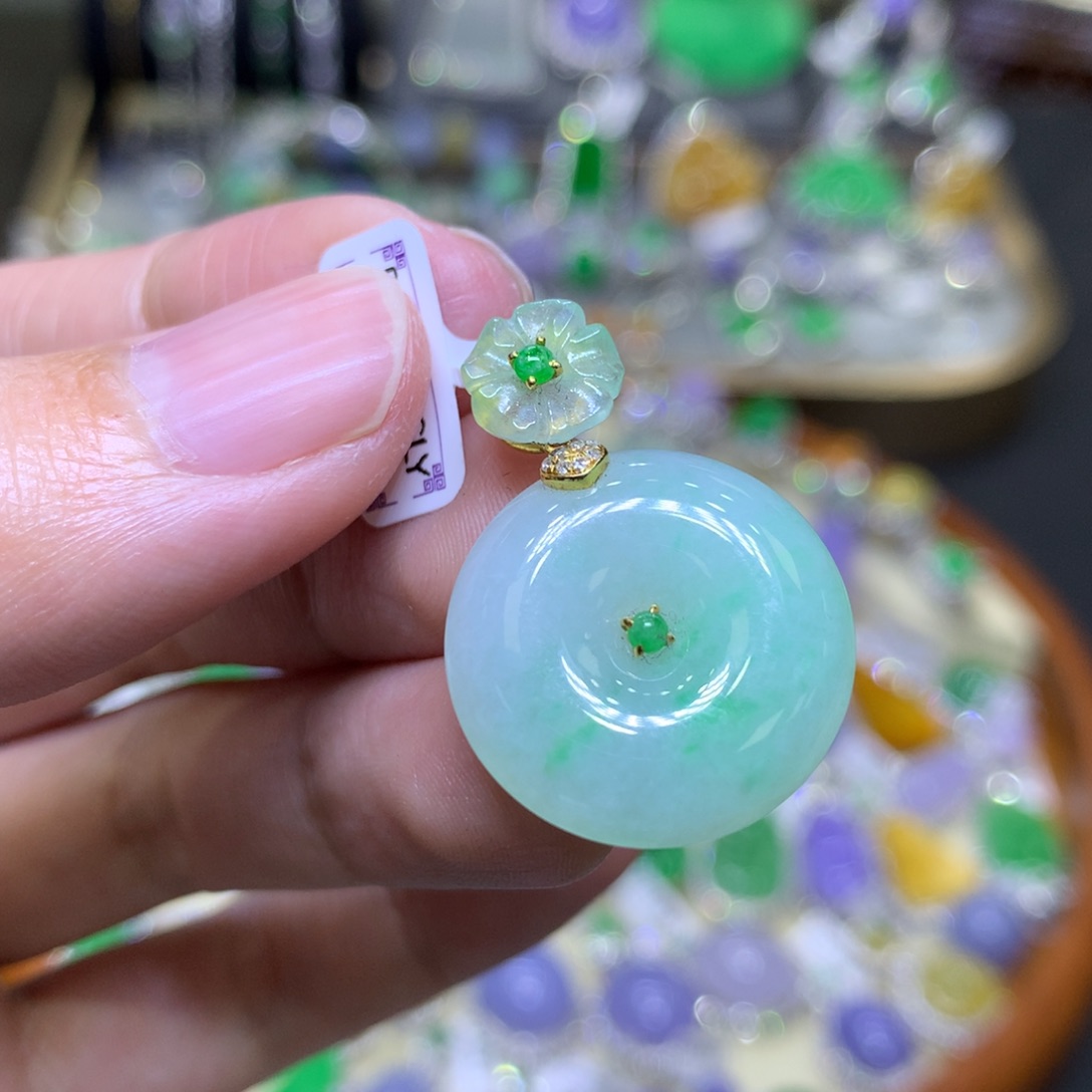 翡翠颈饰18K金镶嵌翡翠吊坠翡翠