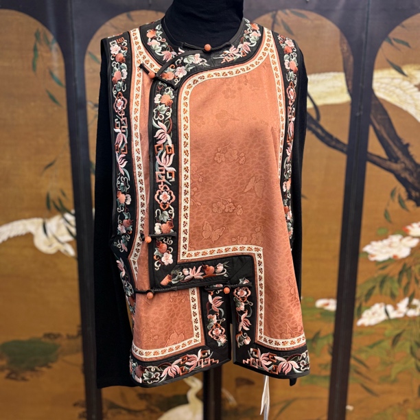 49037 新中式斜襟圆领马甲，面料桑蚕丝，140斤内可穿，建议干洗