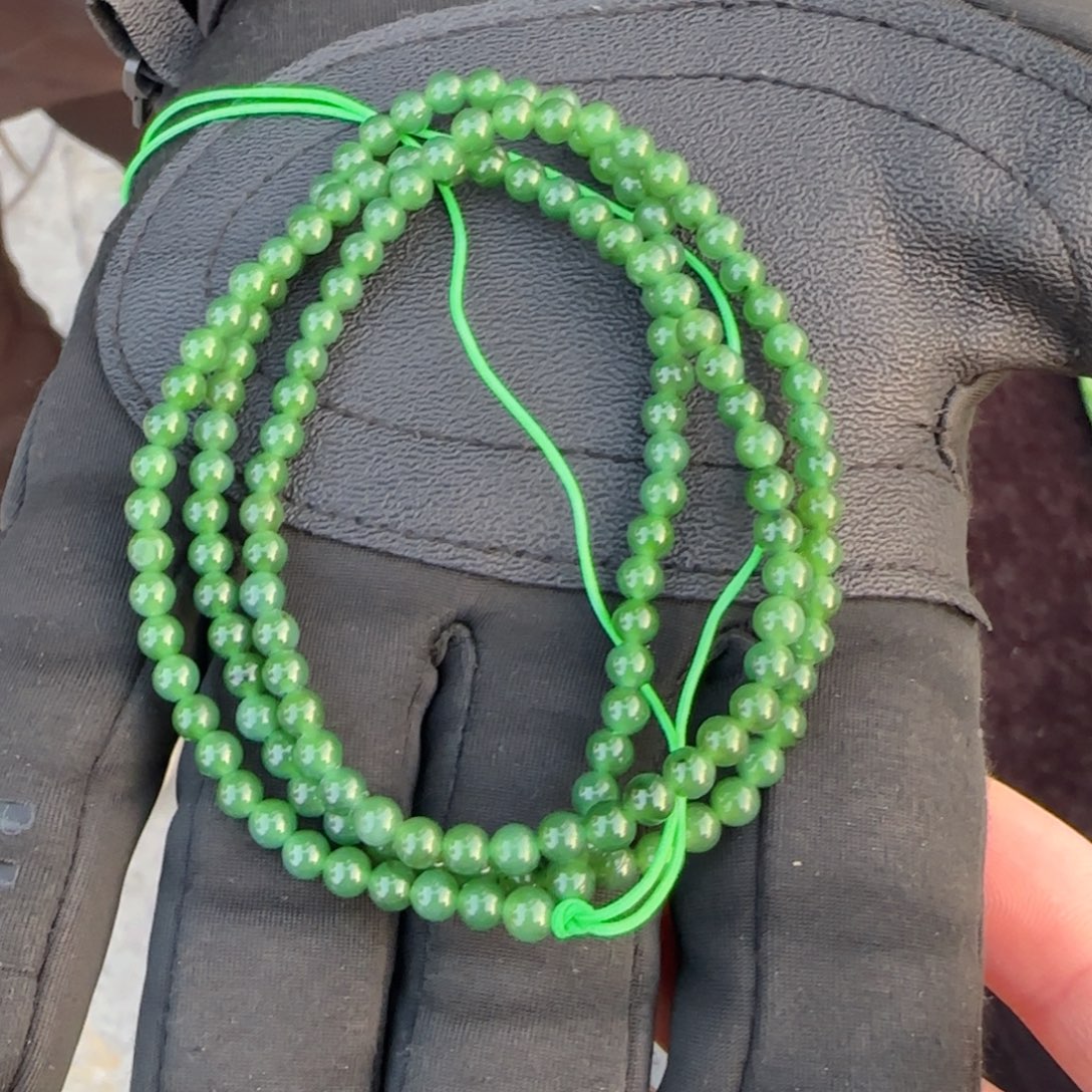 和田玉未镶嵌颈饰卡四米