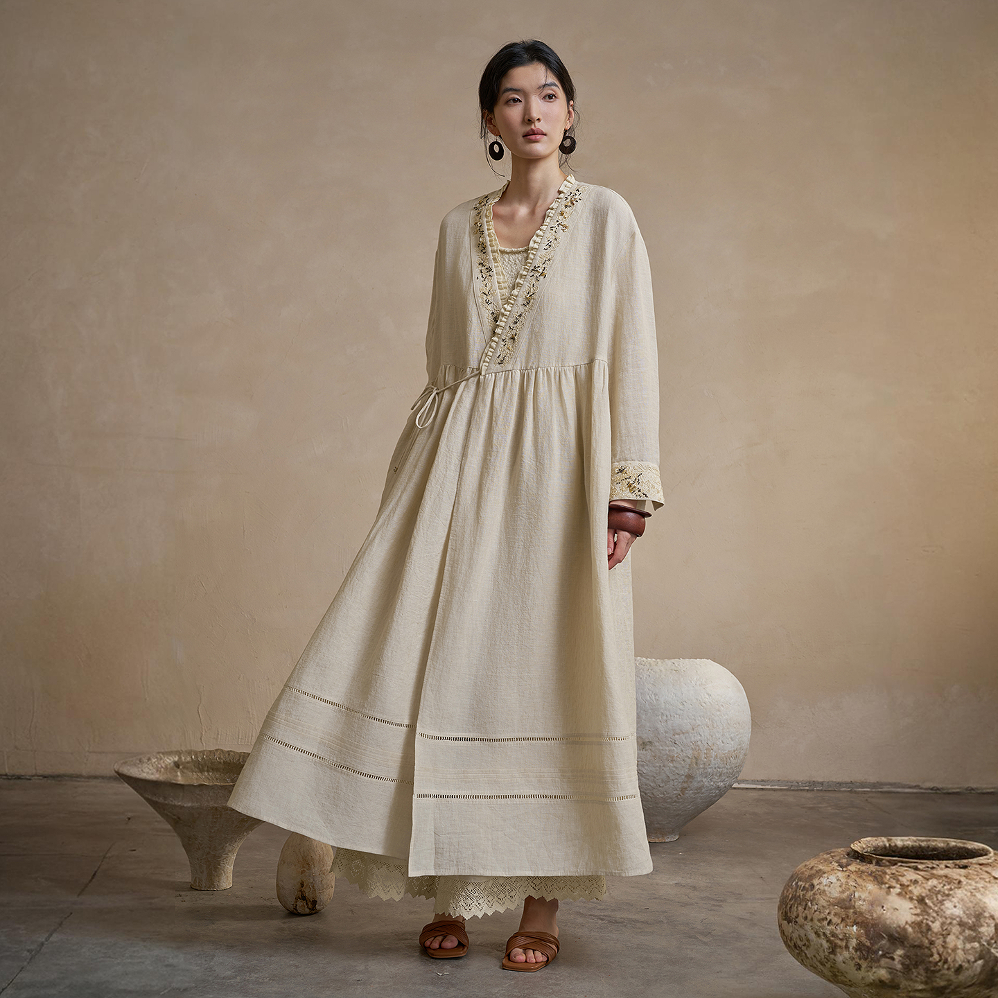 【手工钉珠】生活在左仿手绣花长款外套新中式2026早春新款大衣女