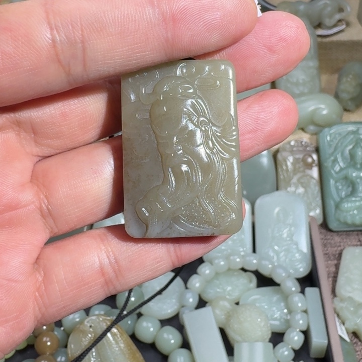 和田玉颈饰未镶嵌