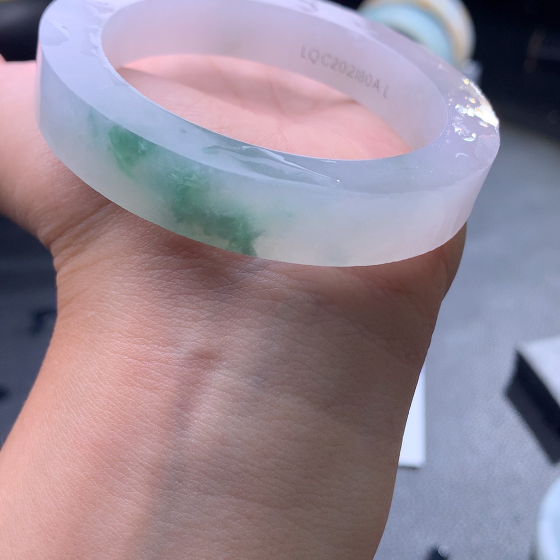 定制翡翠起光飘花未镶嵌