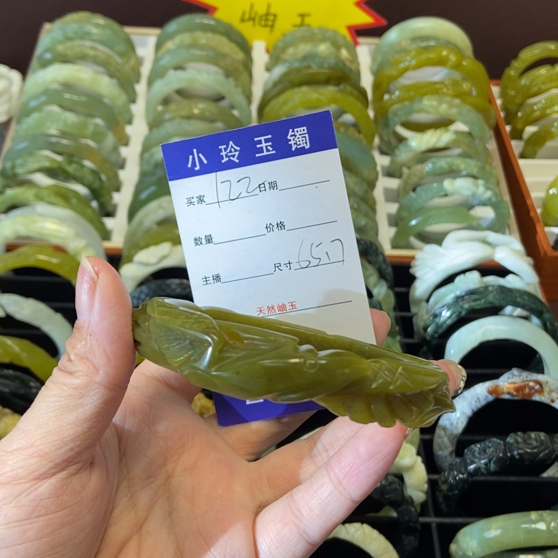 蛇纹石玉手镯未镶嵌