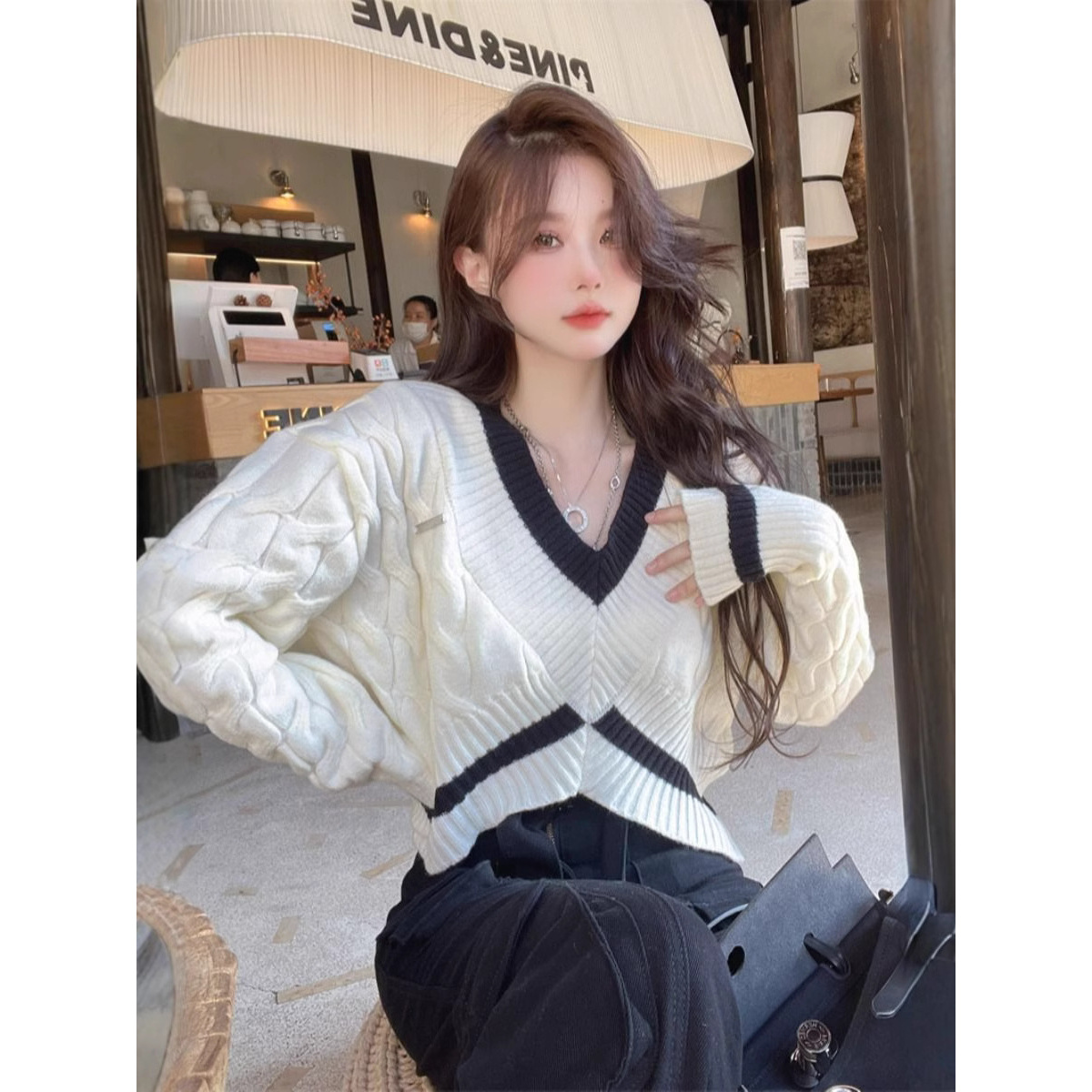 宽松显瘦V领短款针织衫女秋冬小个子慵懒风长袖百搭上衣撞色毛衣