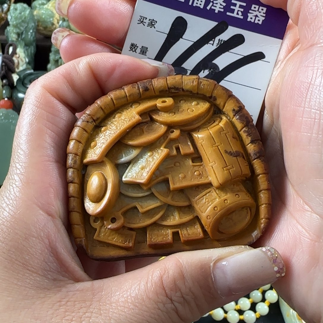 浩***气岫岩河磨玉（透闪石质玉）未镶嵌挂件