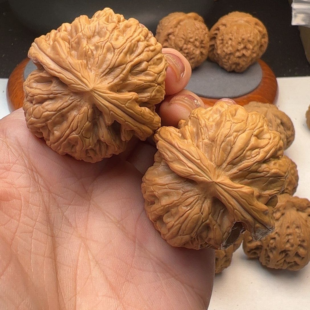 文玩核桃吊坠红锦鲤41