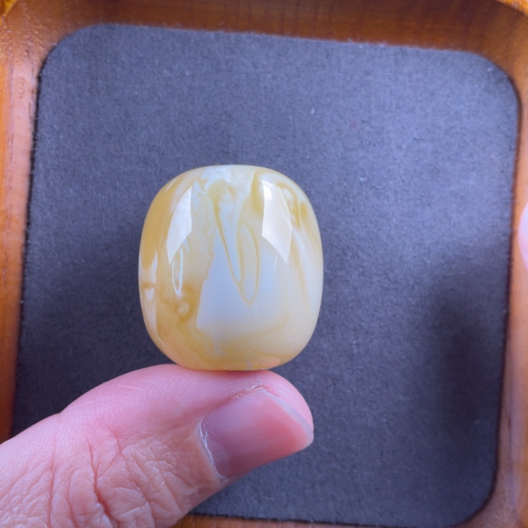 琥珀颈饰未镶嵌蜜蜡吊坠