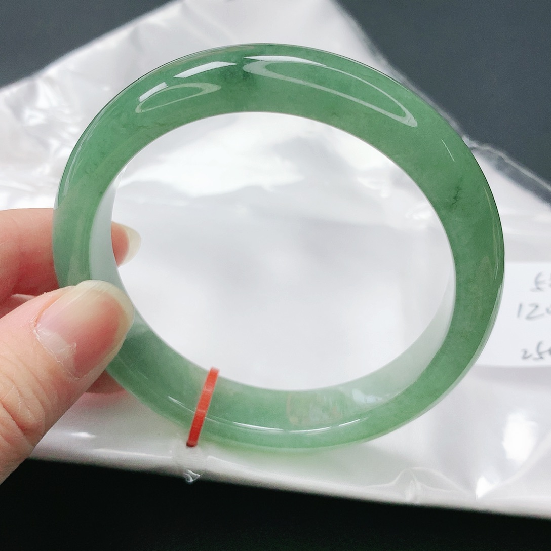 翡翠手镯未镶嵌缅甸天然A货翡翠