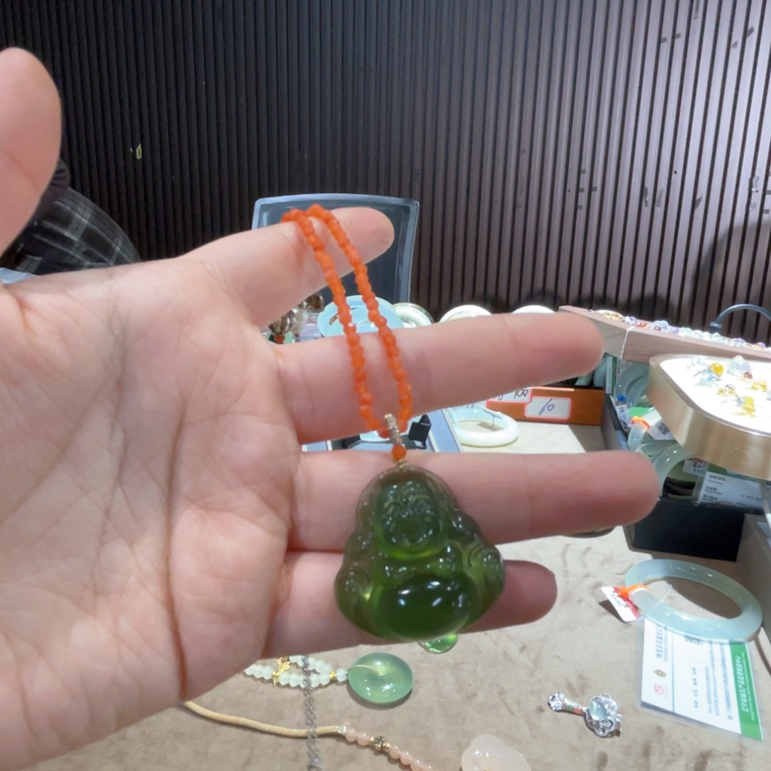 蛇纹石玉颈饰未镶嵌