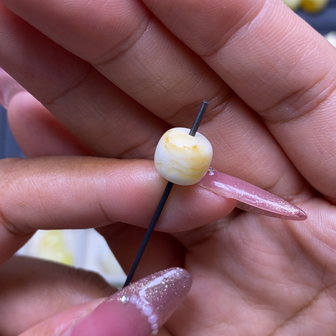 植物珀未镶嵌珠宝奇石瓷白粉沁妖花老型9.7*8.8mm