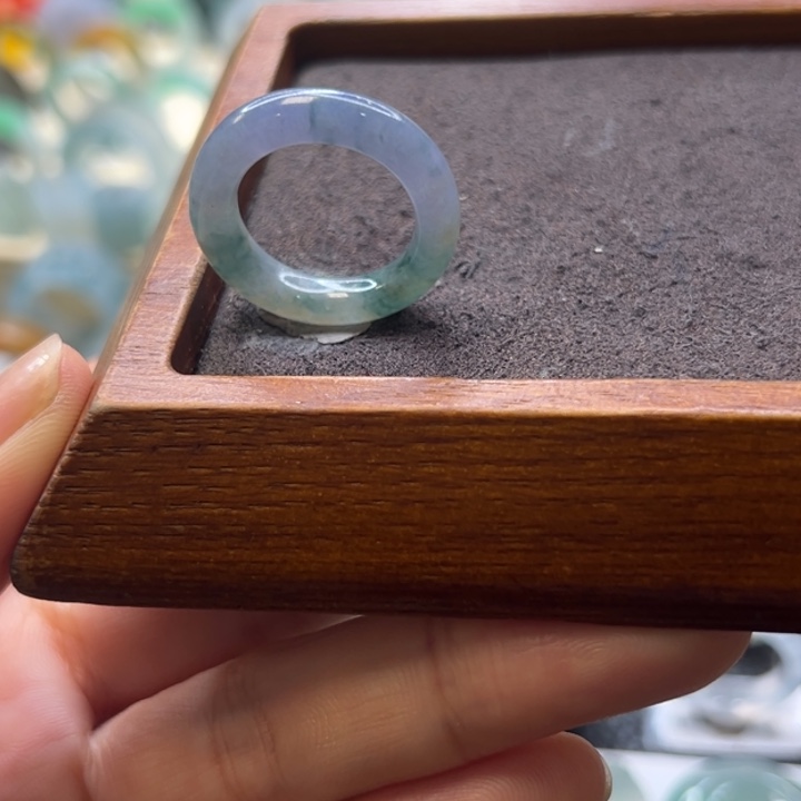 翡翠未镶嵌戒指戒指