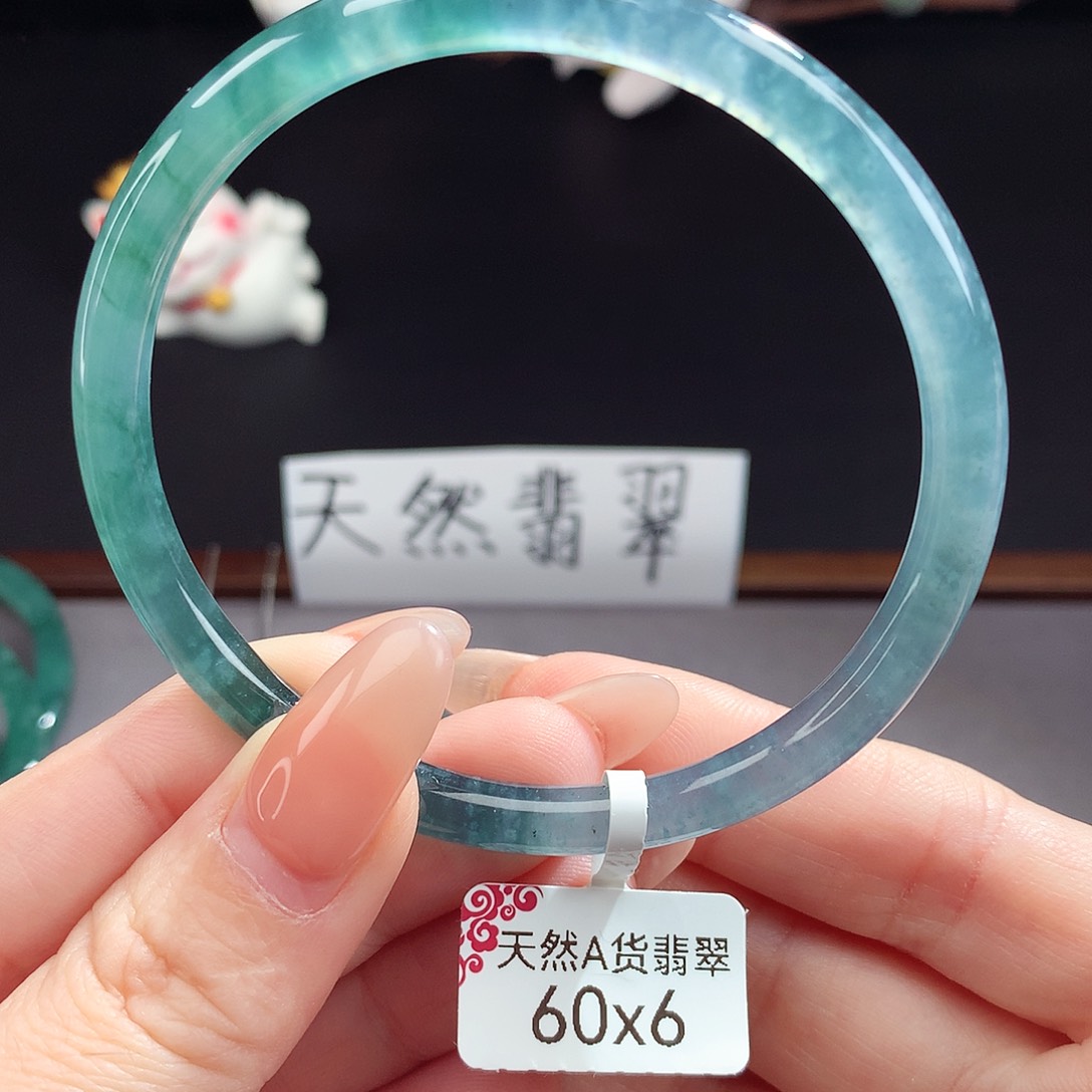 翡翠手镯（圆镯）未镶嵌