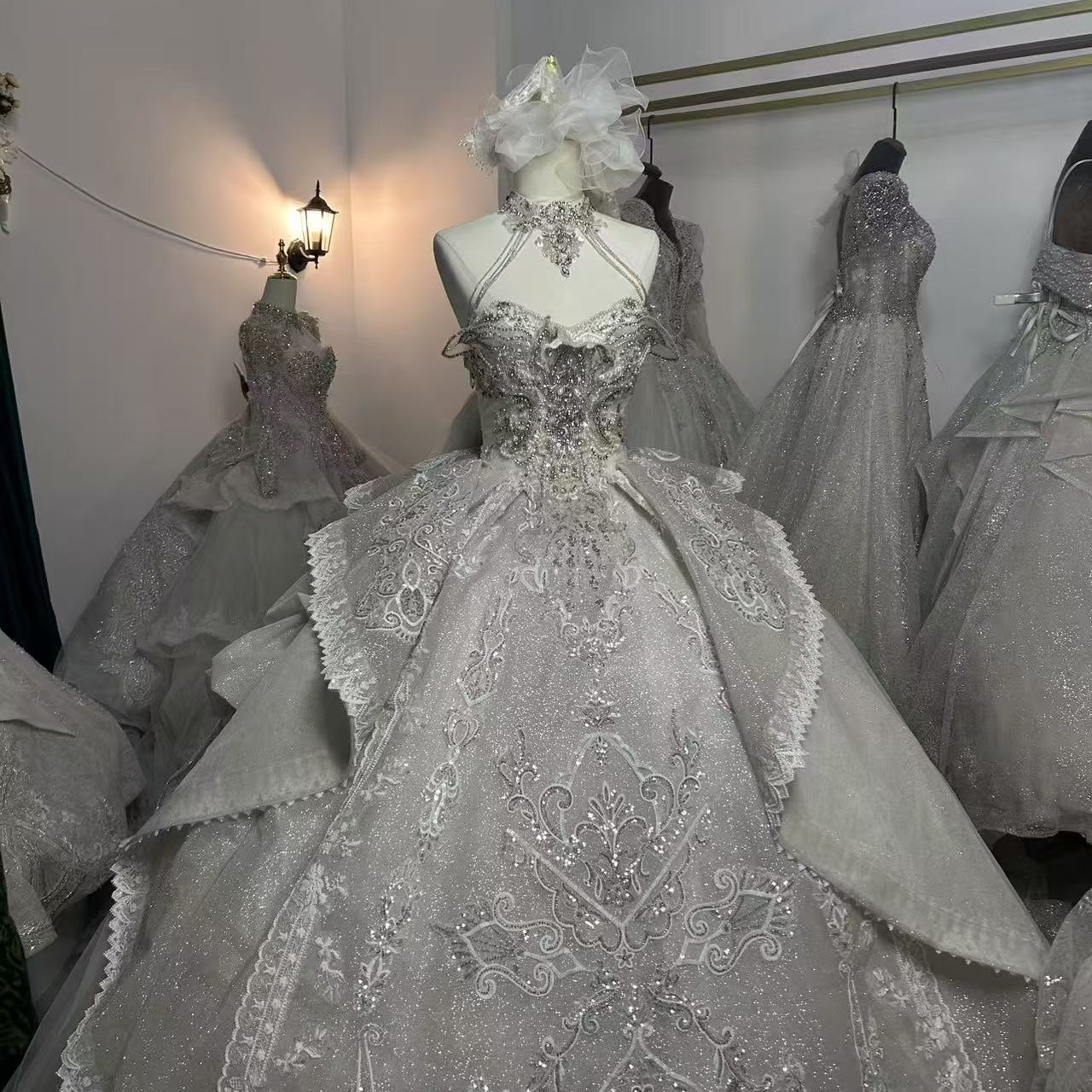 婚纱特价处理。运费自理