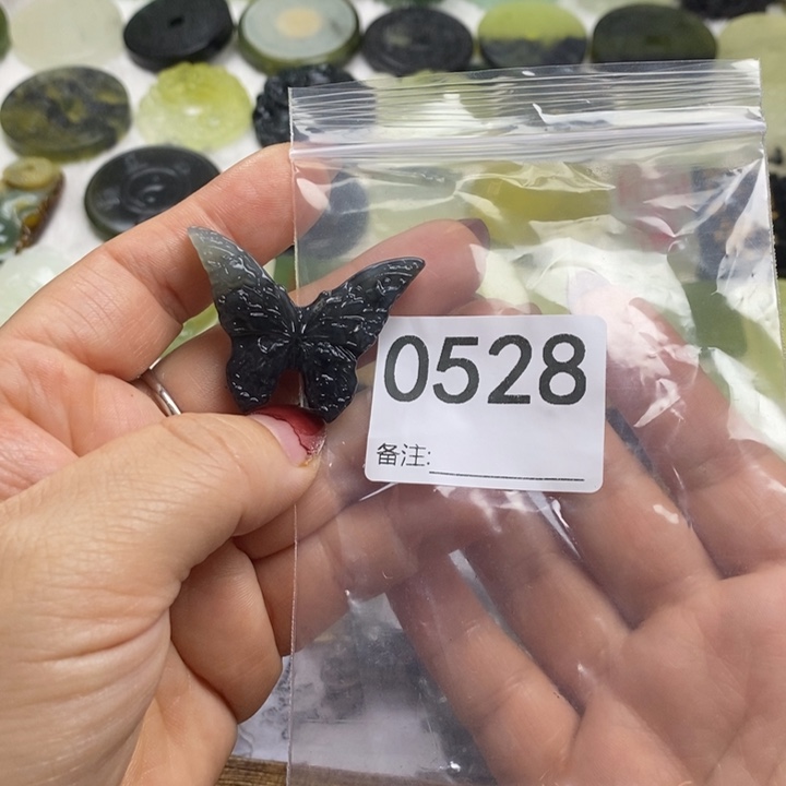 蛇纹石玉颈饰合金糖*白