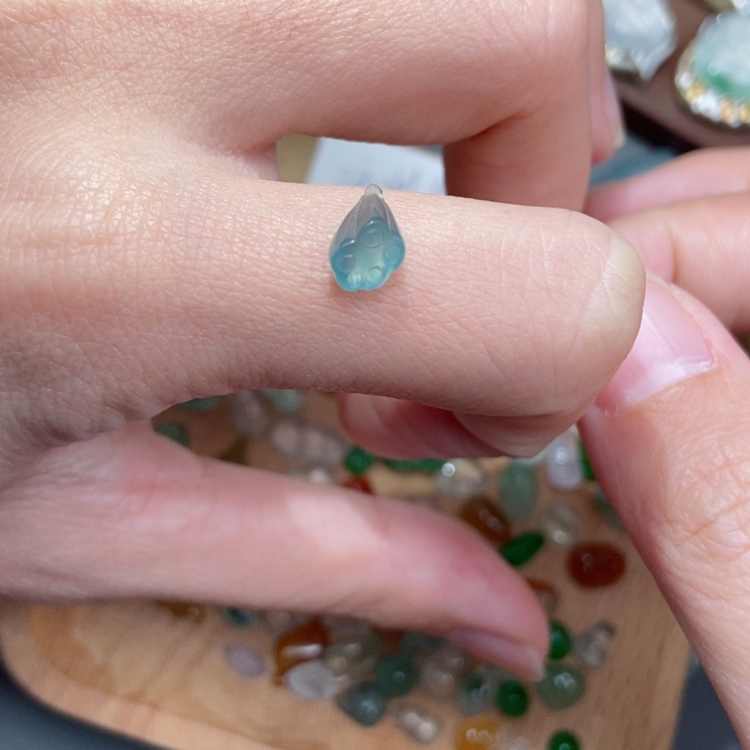 翡翠颈饰未镶嵌翡翠