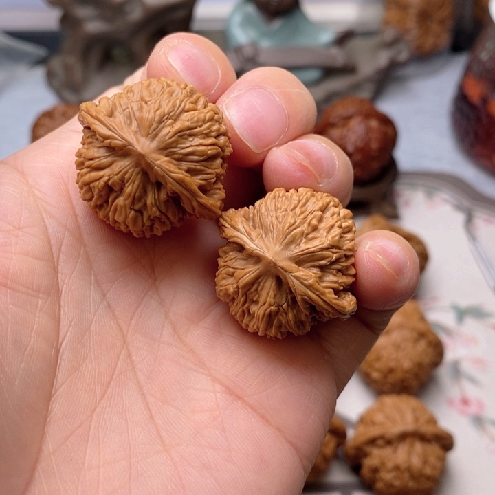 【闪购商品】文玩核桃把件爱***人楼子