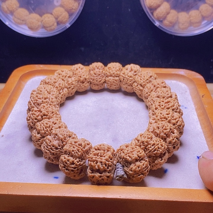 手串金刚菩提梁梅花款