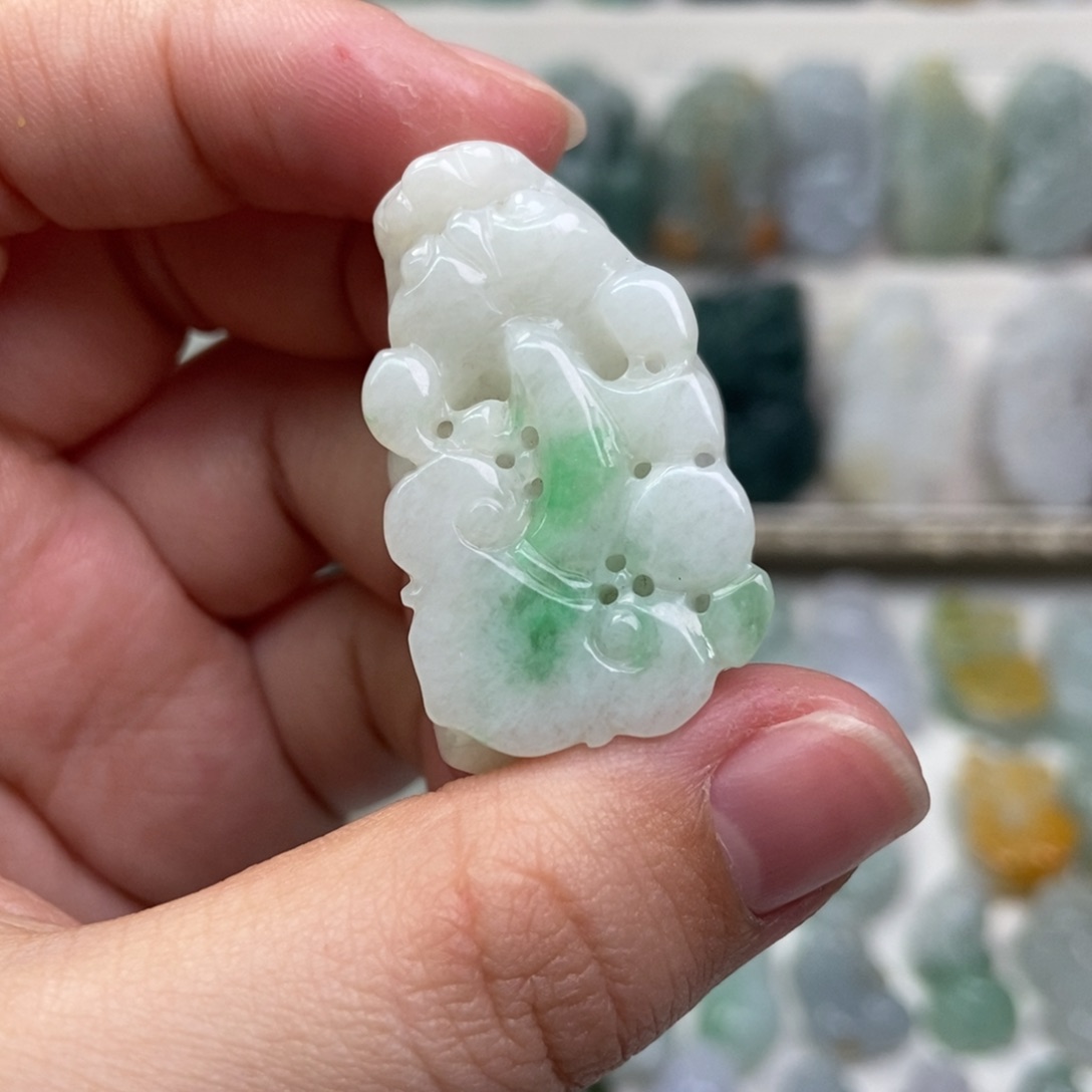 翡翠吊坠(赠链)未镶嵌