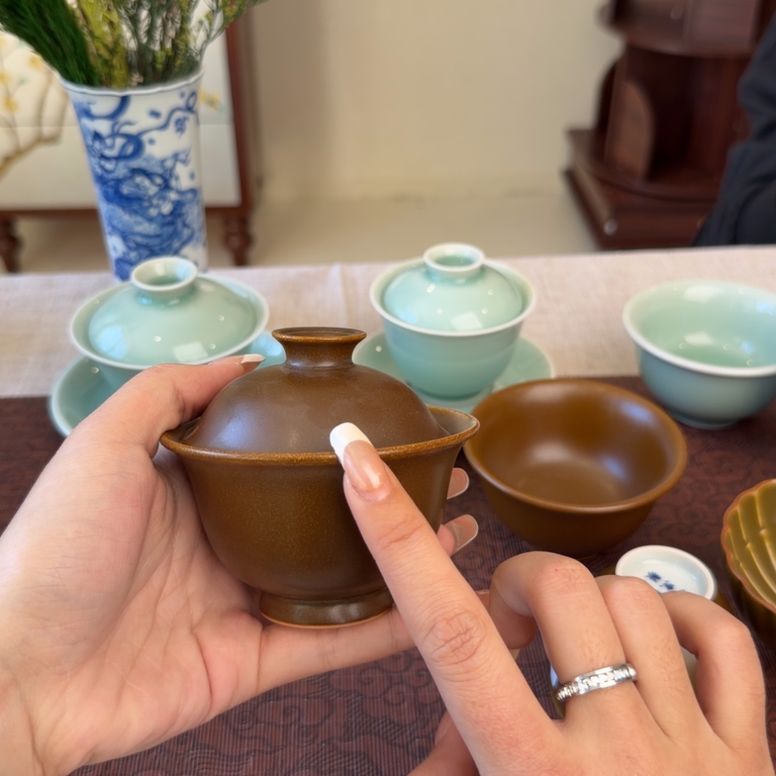 瓷片福利待遇也很不错的呀我