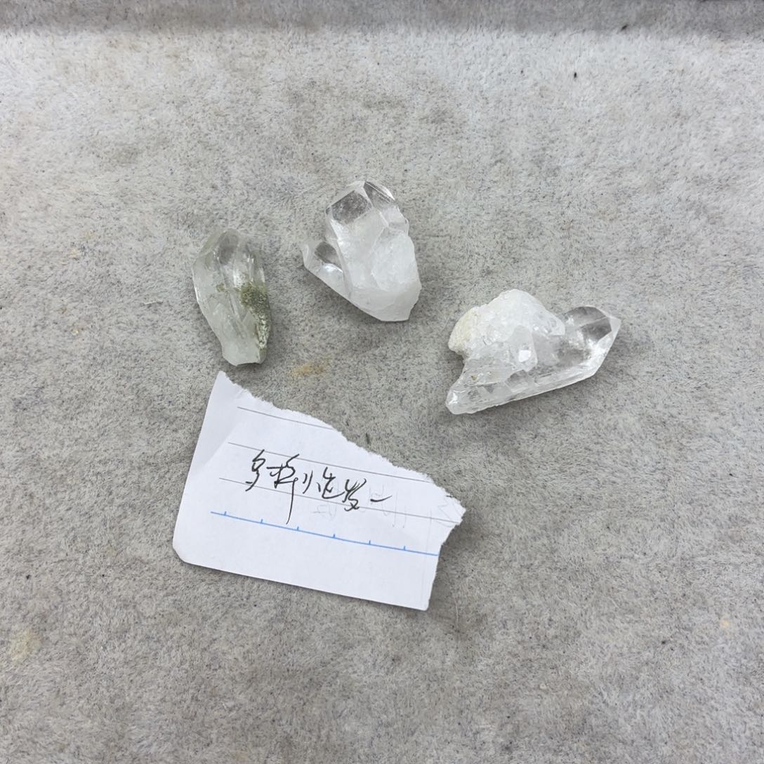 未镶嵌水晶大型摆件（非配饰）一个