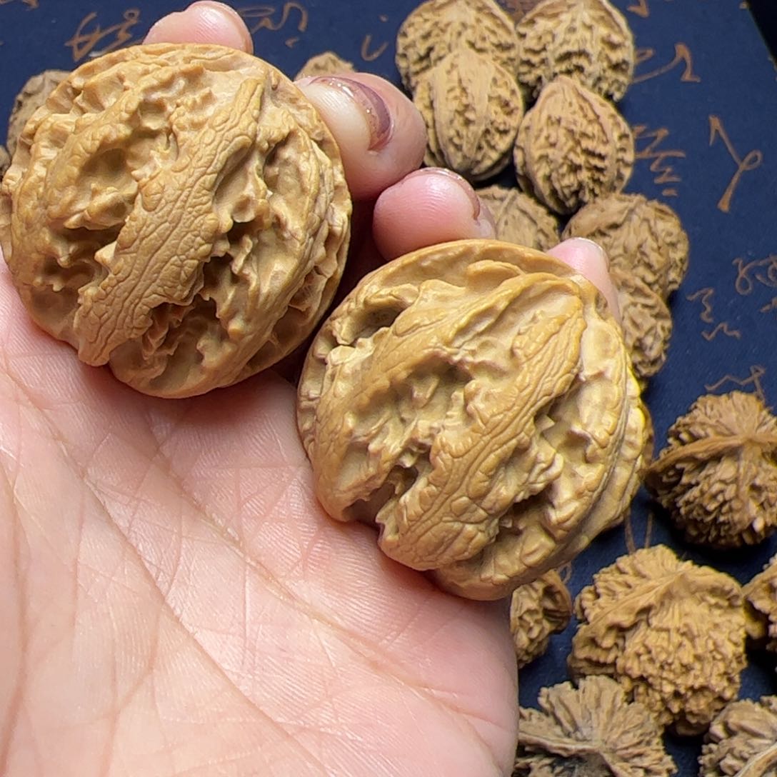 文玩核桃把件秦岭野生植物核桃