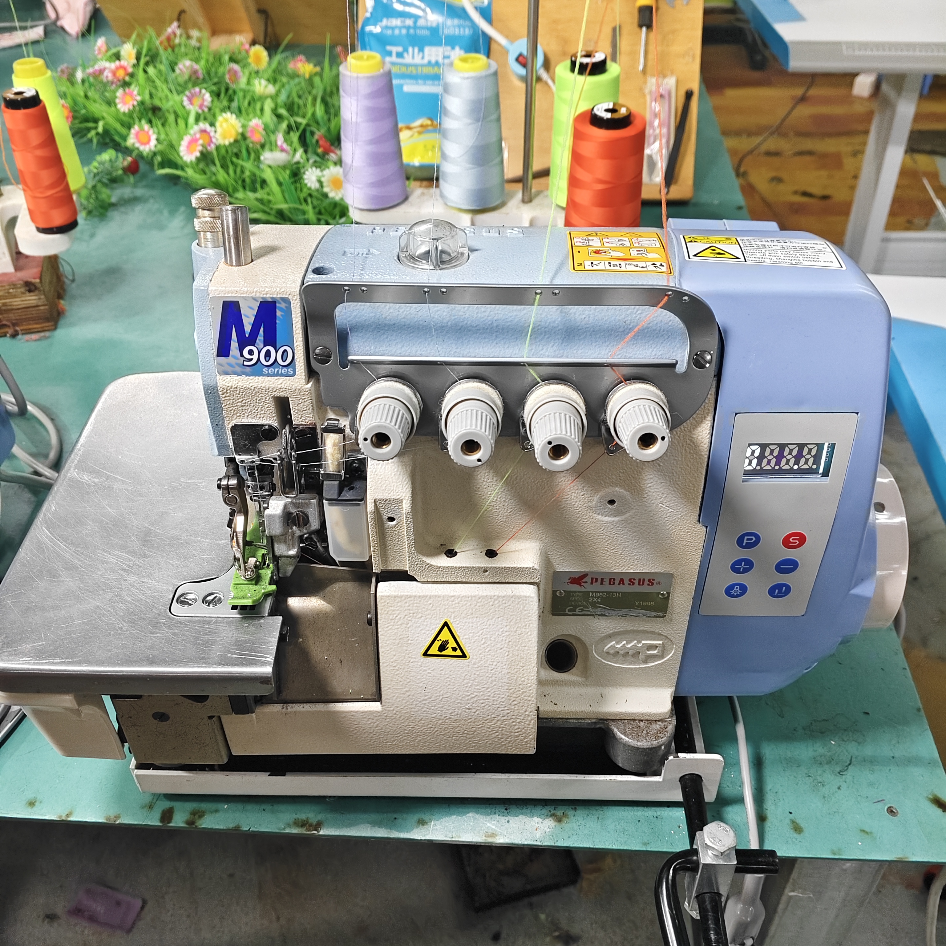 一体电控直驱四线锁边机线迹大师密拷特别漂亮飞马家用