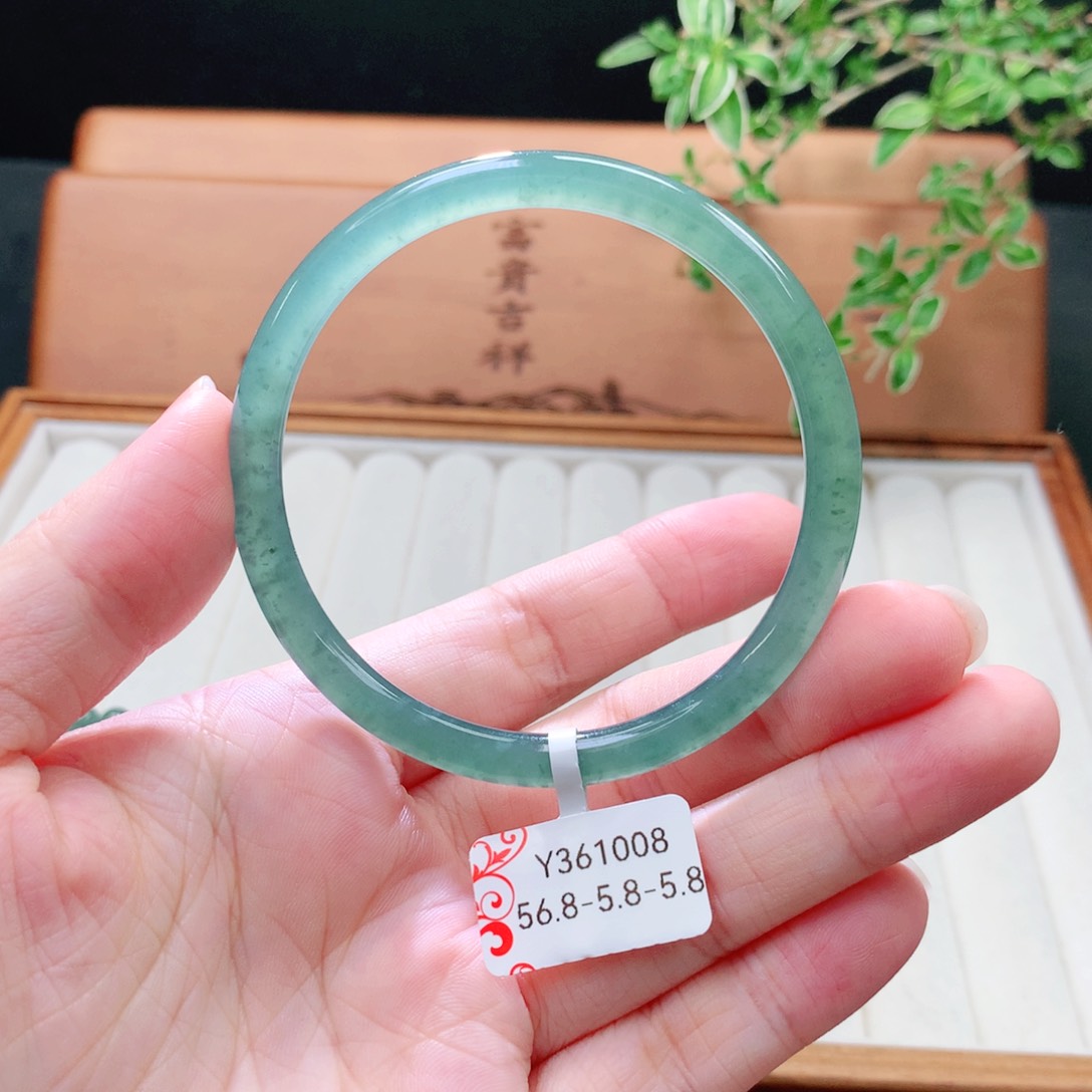 未镶嵌手镯（圆镯）翡翠