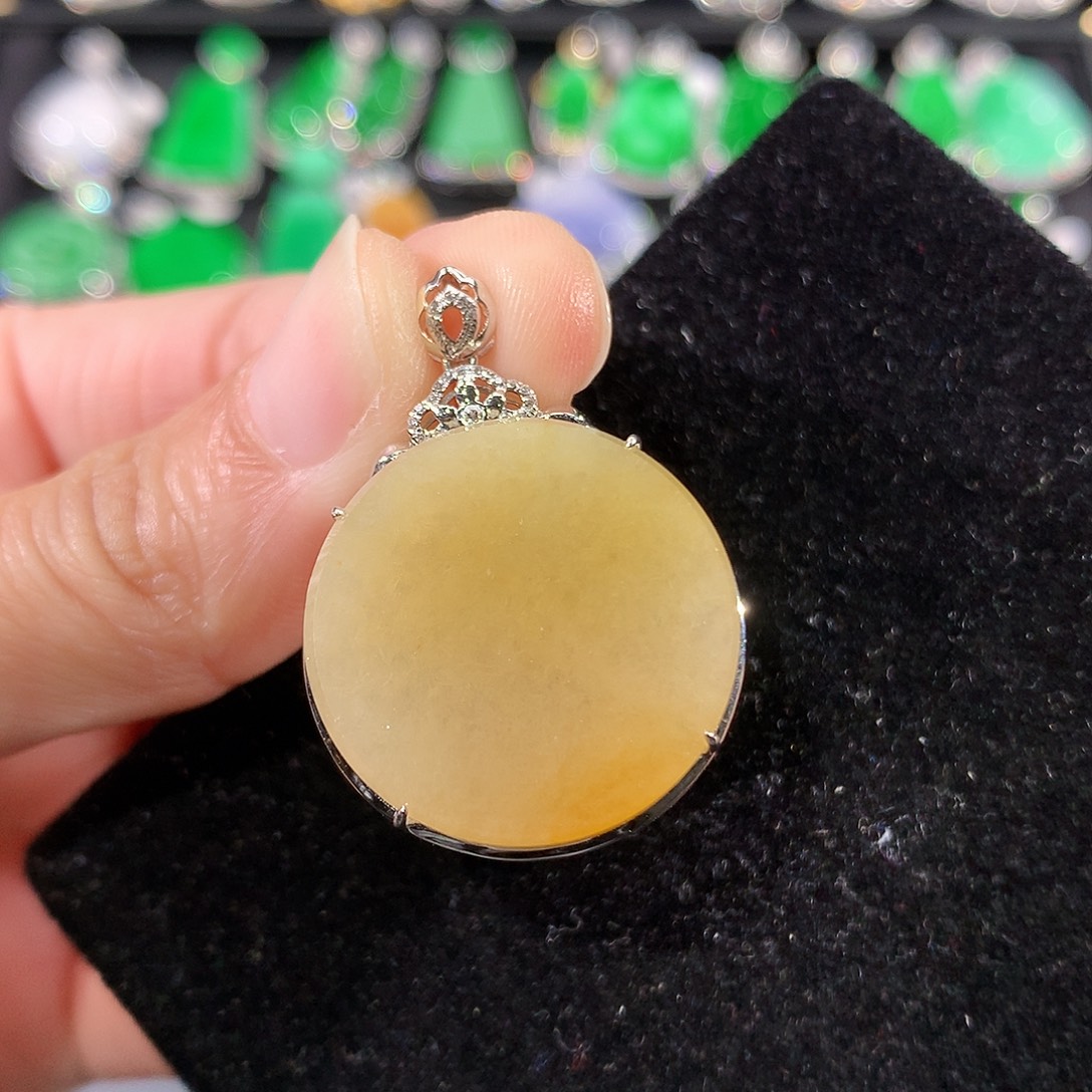 翡翠18K金镶嵌颈饰