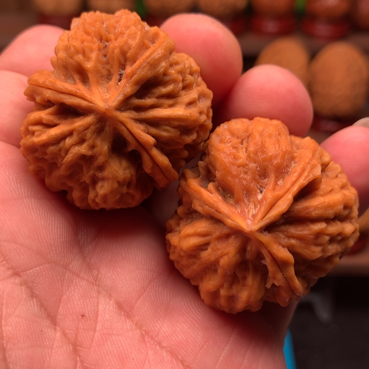 文玩核桃吊坠三棱