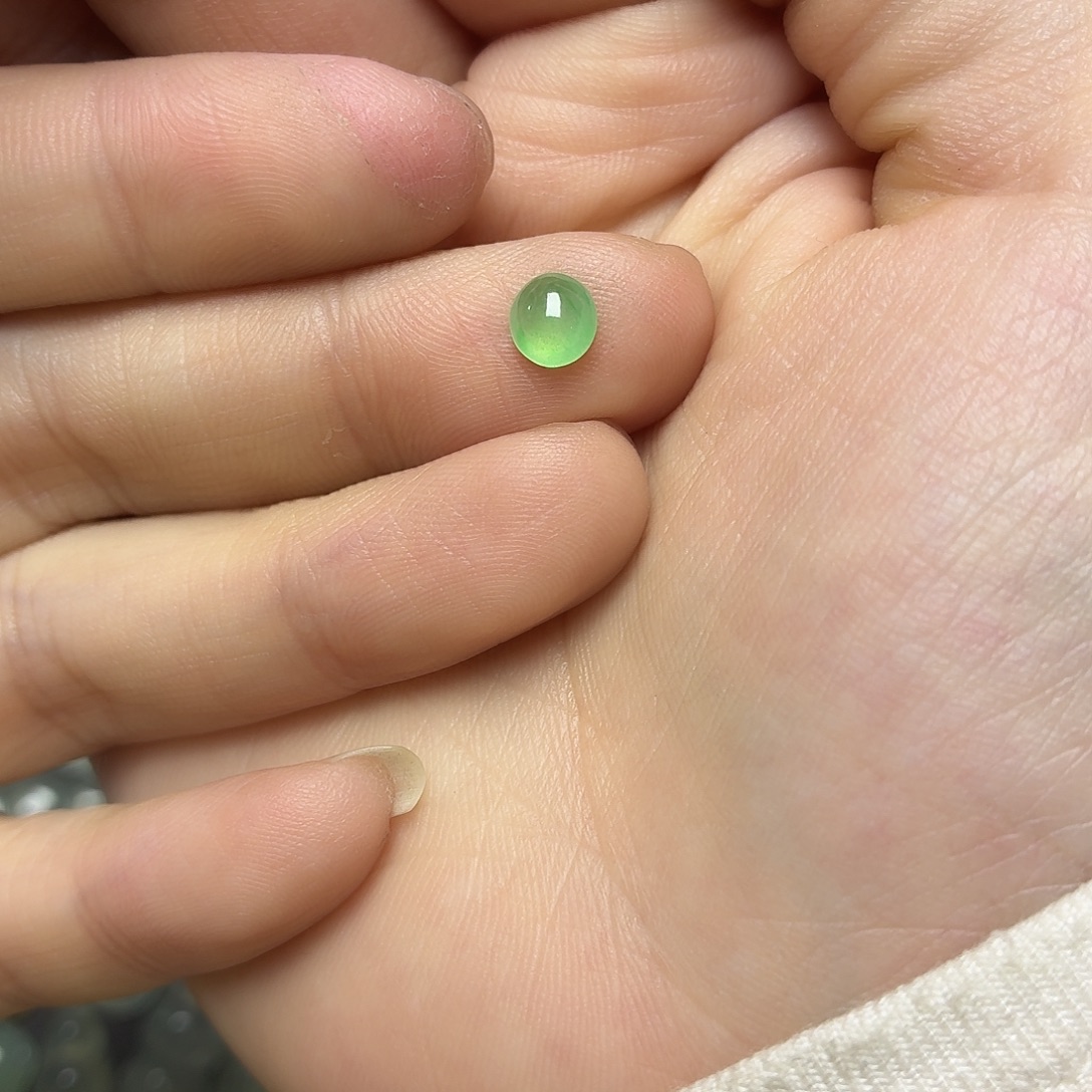 翡翠未镶嵌颈饰龙石绿蛋（小细纹）